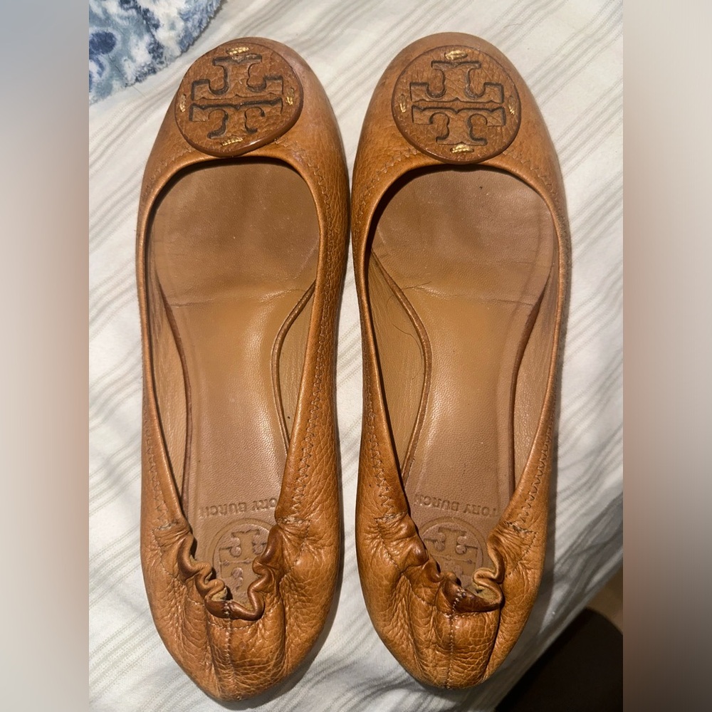 Tory Birch Flats. Used in great condition. Size 7.5. Tan